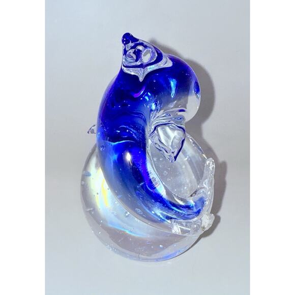 Art Glass Dolphin Paperweight Cobalt Blue On Globe Ball Controlled Bubbles - Picture 4 of 11